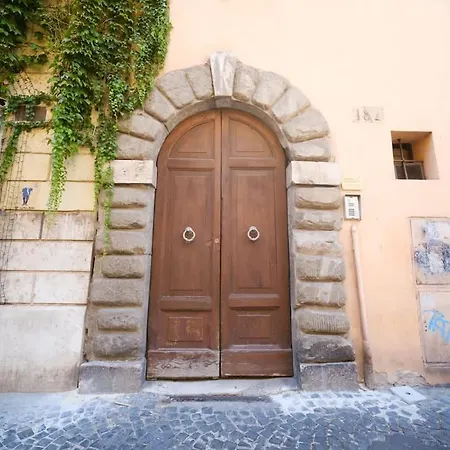 Apartment Borgo Pio By Buddyrent Rome